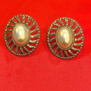 Liz Clairborne Vintage Cabuchon Faux Pearl pierced earrings
